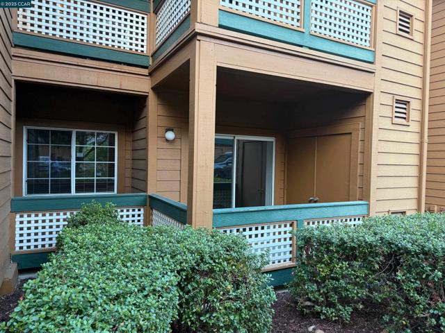 216 Stone Pine Ln, San Ramon CA: https://media.crmls.org/mediaz/34d0e198-27f9-40cf-8dbf-046971adf4bd.jpg