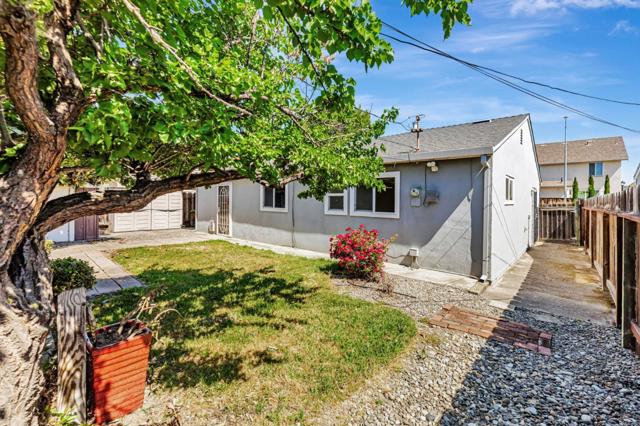 263 Maple Street, Hollister CA: https://media.crmls.org/mediaz/34d16cb2-09e4-40a5-b125-6a1fac917e4d.jpg