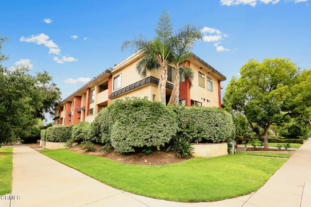 601 S El Molino Avenue, Pasadena CA: https://media.crmls.org/mediaz/34d1742a-b792-4d0b-a1e0-613f9c8f54c3.jpg