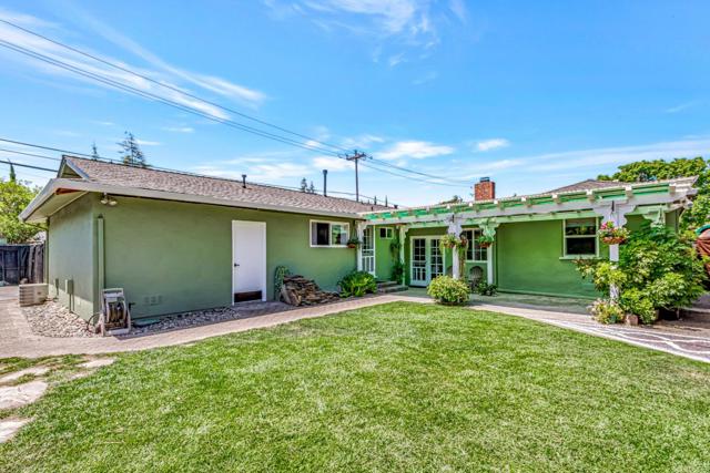 1139 W Parr Avenue, Campbell CA: https://media.crmls.org/mediaz/34d1ab94-ea90-48e2-bed0-c2c4b16a92b1.jpg