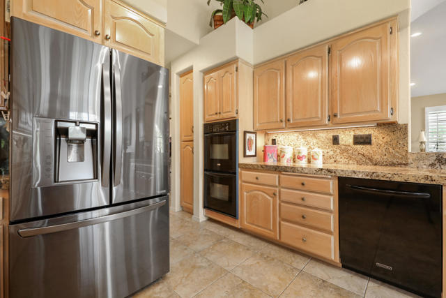 72550 Greenbriar Lane, Palm Desert CA: https://media.crmls.org/mediaz/34d1b7d2-6c19-42f6-80a3-8726ae284ba7.jpg