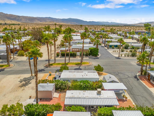 16400 Bubbling Wells Road, Desert Hot Springs CA: https://media.crmls.org/mediaz/34d1f5c2-538a-447c-81f7-43dad5a66355.jpg