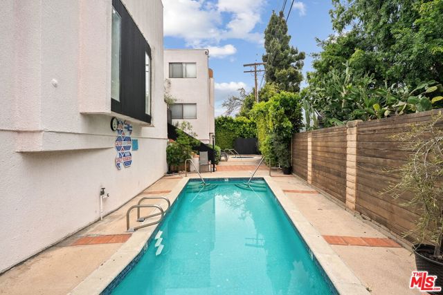 234 S Tower Drive, Beverly Hills CA: https://media.crmls.org/mediaz/34d1f65e-296d-45ed-b890-e06773d3bf8d.jpg