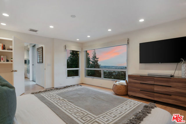 2742 Creston Drive, Los Angeles CA: https://media.crmls.org/mediaz/34d20a47-3bb3-4db4-a729-fa1d36b95627.jpg