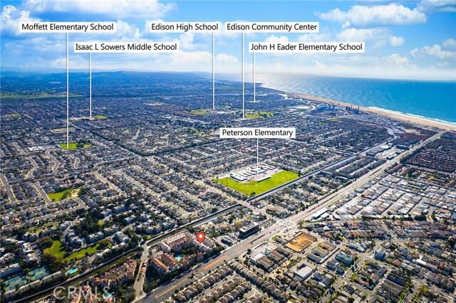20371 Bluffside Circle, Huntington Beach CA: https://media.crmls.org/mediaz/34d21cb4-b03e-4e6e-96bb-55314e9c359b.jpg