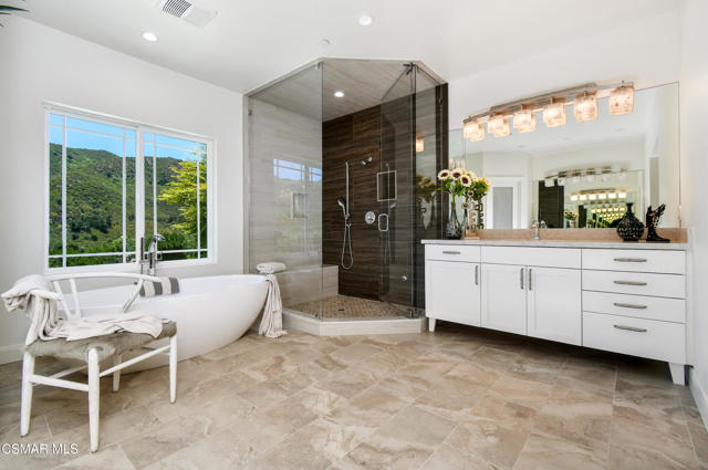 29677 Mulholland Highway, Agoura Hills CA: https://media.crmls.org/mediaz/34d22e4a-3daa-46eb-9f99-8a07c8390856.jpg