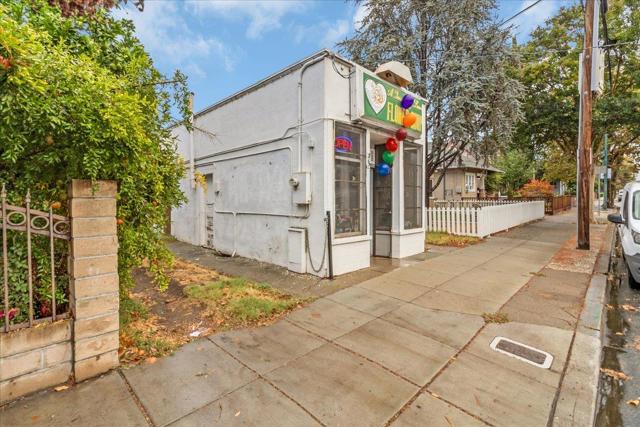 915 E Julian Street, San Jose CA: https://media.crmls.org/mediaz/34d2be17-458c-42eb-83a7-6b4b53156434.jpg