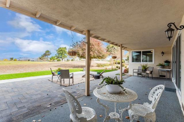 690 Ridgemark Drive, Hollister CA: https://media.crmls.org/mediaz/34d2ed0f-4108-48e2-bcde-3b0f46b77523.jpg