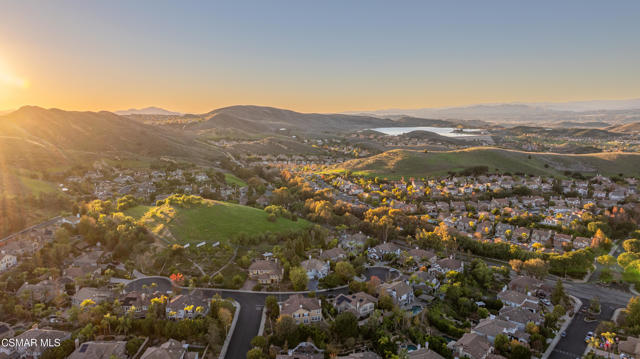 551 Rustic Hills Drive, Simi Valley CA: https://media.crmls.org/mediaz/34d4267c-5455-478e-a78a-2170d46894ce.jpg