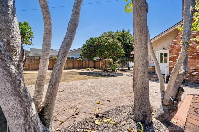 1312 3Rd St, Coronado CA: https://media.crmls.org/mediaz/34d4e11c-4c3d-45ec-8646-0ce0407b0729.jpg