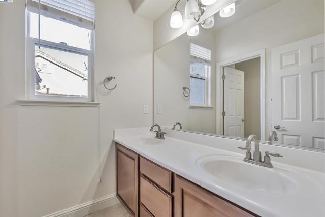 501 Carnaby Rd, Lathrop CA: https://media.crmls.org/mediaz/34d51e6c-a645-40f5-aa5a-18e421cdbcb4.jpg
