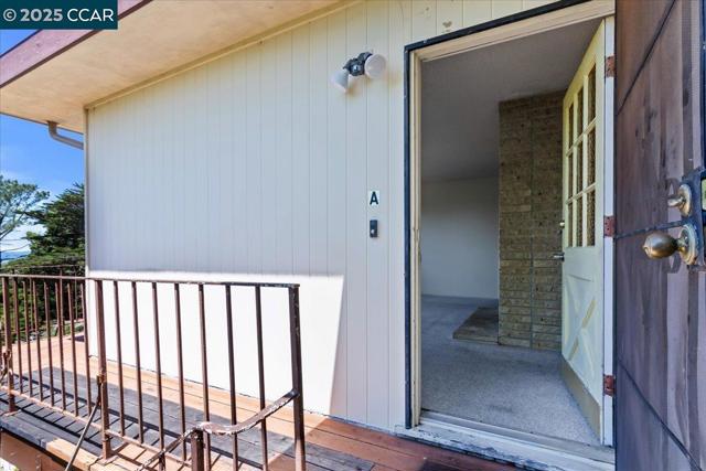 51 Rincon Rd, Kensington CA: https://media.crmls.org/mediaz/34d538a5-32ee-4d87-a662-e5ce3ca94929.jpg