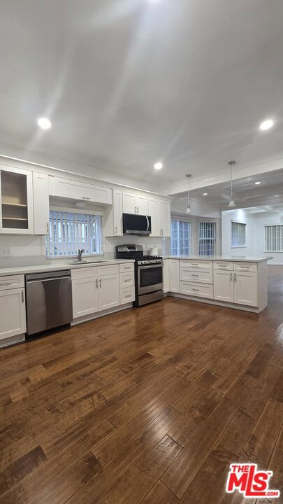 116 S Alexandria Avenue, Los Angeles CA: https://media.crmls.org/mediaz/34d61f92-762b-4c96-b196-da75e4d7d40e.jpg