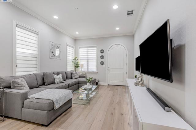 5079 Rowan Dr, San Ramon CA: https://media.crmls.org/mediaz/34d6491f-39f8-4164-9433-3ec93002d9aa.jpg