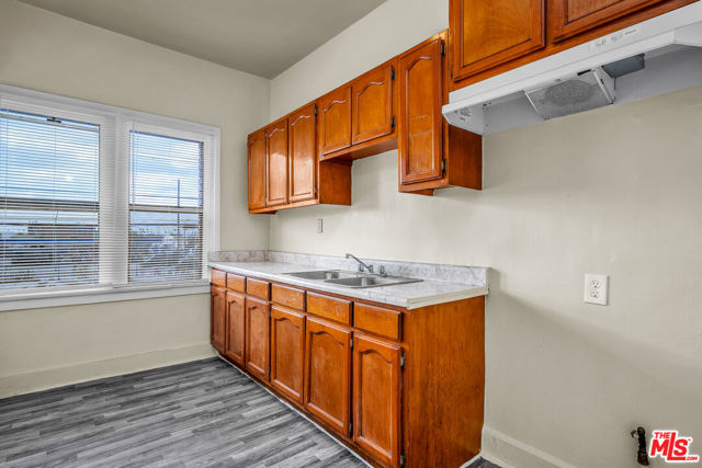 5734 S Broadway, Los Angeles CA: https://media.crmls.org/mediaz/34d65ca7-c9e3-4856-ad08-87e7e7d9eb8d.jpg