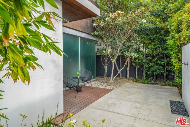 714 California Avenue, Venice CA: https://media.crmls.org/mediaz/34d71f6c-8dd3-4f0c-8d4e-7bd4fdb73395.jpg