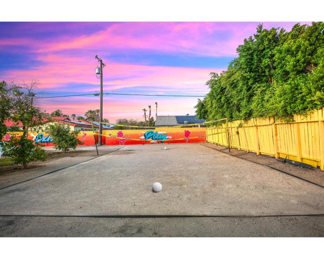 2099 E Racquet Club E Road, Palm Springs CA: https://media.crmls.org/mediaz/34d78cb8-4e4a-4a4f-9824-3302c03f6a80.jpg