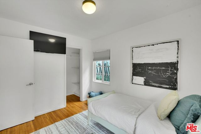 828 Hill Street, Santa Monica CA: https://media.crmls.org/mediaz/34d7eec0-5604-4341-ad3b-4bd1a2c5aa88.jpg
