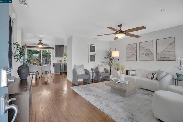 6911 Brentwood Blvd, Brentwood CA: https://media.crmls.org/mediaz/34d7ff5b-e0e8-413b-b186-5b1a9fe461ed.jpg