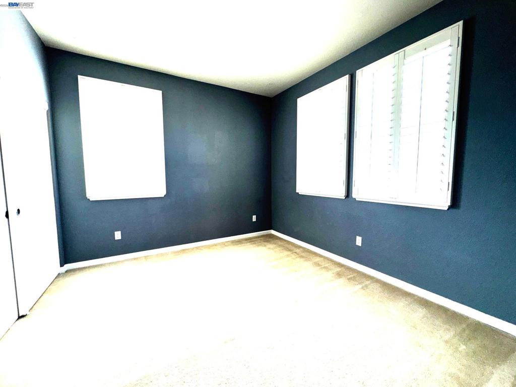 https://media.crmls.org/mediaz/34d968a7-b582-42f8-8dc4-64a6fade421b.jpg?preset=X-Large