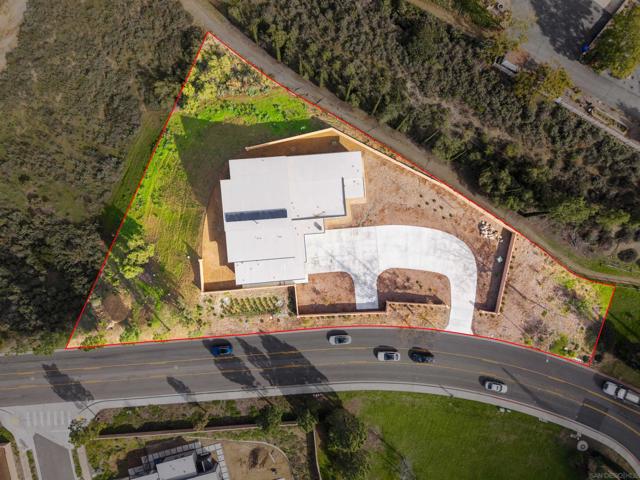 16925 Old Coach Rd, Poway CA: https://media.crmls.org/mediaz/34da2bc8-67ab-4c2a-9f24-d3dfe3fa7699.jpg