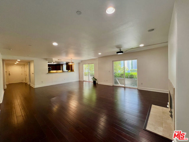 7249 Franklin Avenue, Los Angeles CA: https://media.crmls.org/mediaz/34da2d86-ef4e-41c9-8657-7867bad23baa.jpg