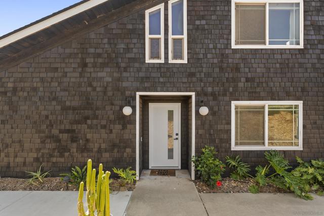 3860 Las Flores, Fallbrook CA: https://media.crmls.org/mediaz/34da37e5-5aeb-4bc3-839a-f97e1226223e.jpg