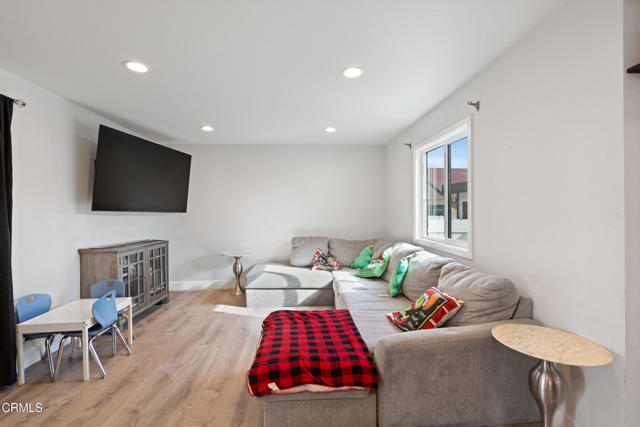 Detail Gallery Image 5 of 31 For 1328 Richmond Rd, Santa Paula,  CA 93060 - 3 Beds | 2 Baths