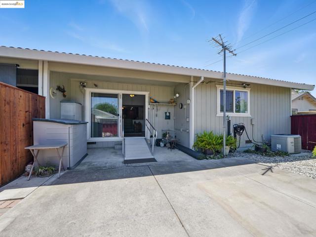 177 Bryce Way, Vacaville CA: https://media.crmls.org/mediaz/34da4d3a-6078-45ab-aca2-3d79c5b7b8e7.jpg