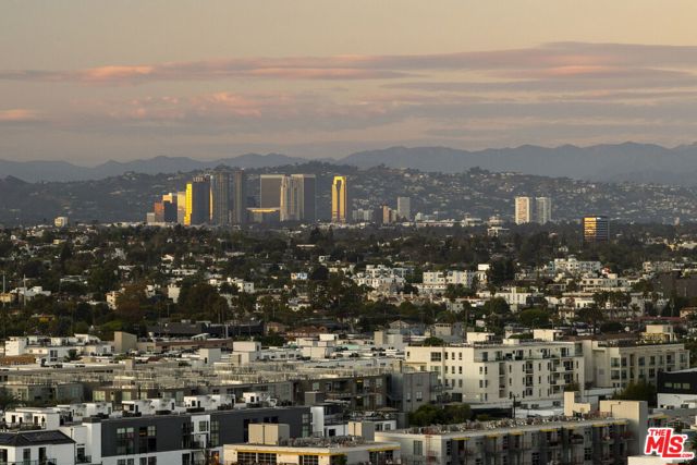 13650 Marina Pointe Drive, Marina del Rey CA: https://media.crmls.org/mediaz/34da6550-35d8-49f3-85ca-a5940deb93bd.jpg