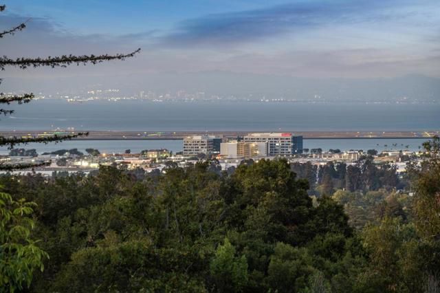 2684 Summit Drive, Burlingame CA: https://media.crmls.org/mediaz/34dac7b3-35ac-46da-9c0b-d059cb935e7d.jpg