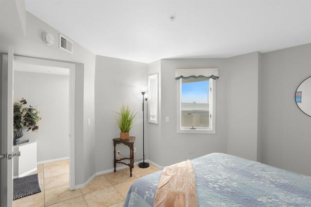 1100 Seacoast Dr, Imperial Beach CA: https://media.crmls.org/mediaz/34dafec9-ccbb-48a9-9214-47560a64b8f5.jpg