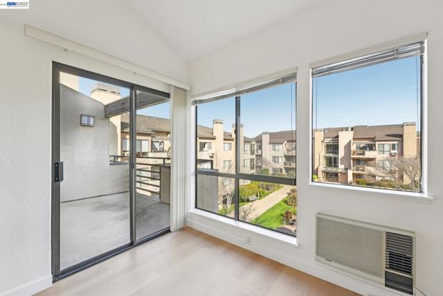 39206 Guardino Dr, Fremont CA: https://media.crmls.org/mediaz/34db83a0-4399-4a90-bae0-1f721149f51e.jpg