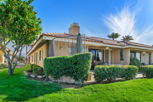 322 Villena Way, Palm Desert CA: https://media.crmls.org/mediaz/34dbb3f3-5a12-46f3-ab40-f8763052de6f.jpg