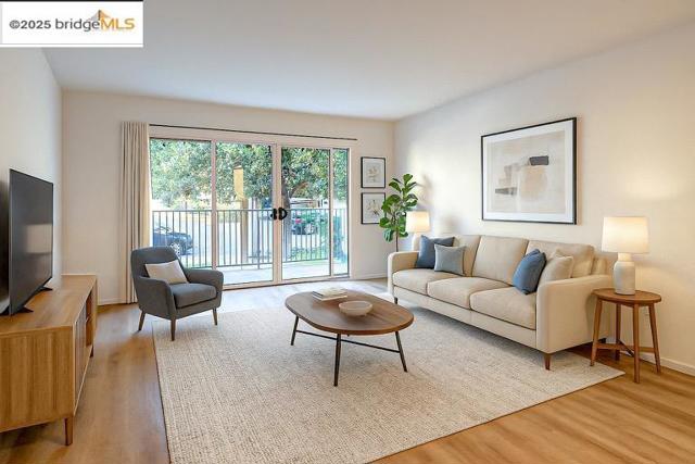 425 Orange Street, Oakland CA: https://media.crmls.org/mediaz/34dbbd49-3937-4a19-b071-624cc2a94be0.jpg
