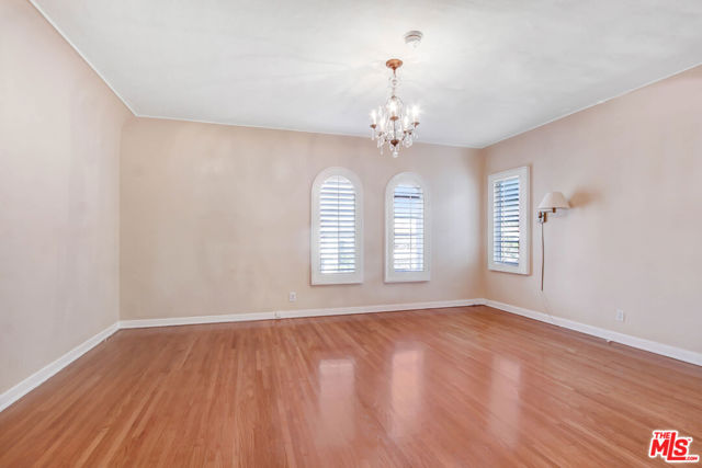 1020 Hi Point Street, Los Angeles CA: https://media.crmls.org/mediaz/34dc08e3-816b-4644-9afe-c16a0b671f2d.jpg