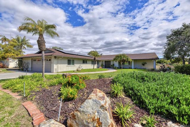 7068 Estrella De Mar, Carlsbad CA: https://media.crmls.org/mediaz/34dc6f13-c42b-452e-bee1-312cd7f7347c.jpg