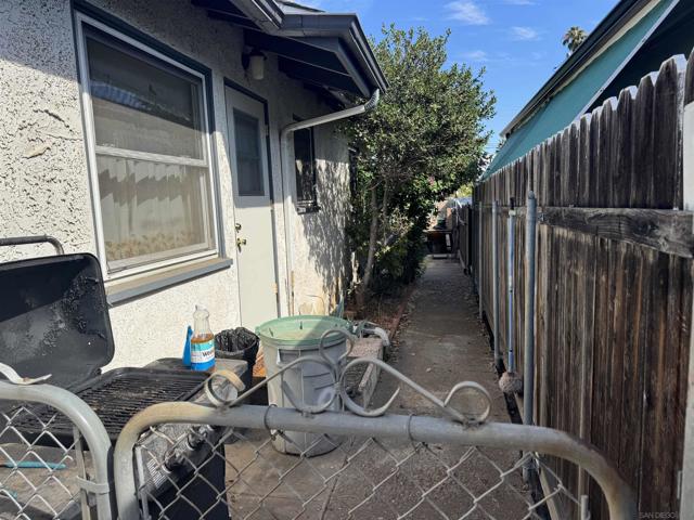918 E 3rd Avenue, Escondido CA: https://media.crmls.org/mediaz/34dcbe34-70d9-488c-890f-4fef5d548091.jpg
