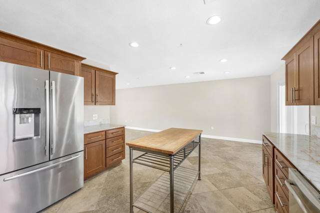 42720 Kansas Street, Palm Desert CA: https://media.crmls.org/mediaz/34dcd5e3-c894-4a5f-8ede-5d40920b6736.jpg