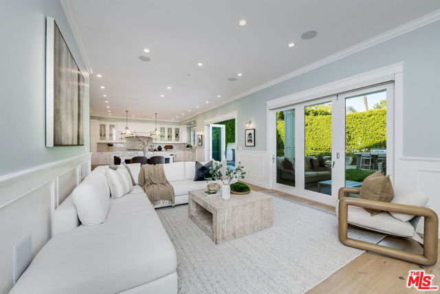 4402 Ledge Avenue, Toluca Lake CA: https://media.crmls.org/mediaz/34dd7ca7-5a8a-4396-8d6c-7940940d704a.jpg