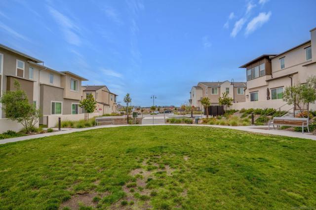 2078 Bluestone Cir, Chula Vista CA: https://media.crmls.org/mediaz/34de1290-e42c-4447-afe2-c523c311b54e.jpg
