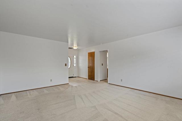 1500 Sunset Drive, Hollister CA: https://media.crmls.org/mediaz/34de88aa-f879-44b5-8f08-96cbdf26e355.jpg