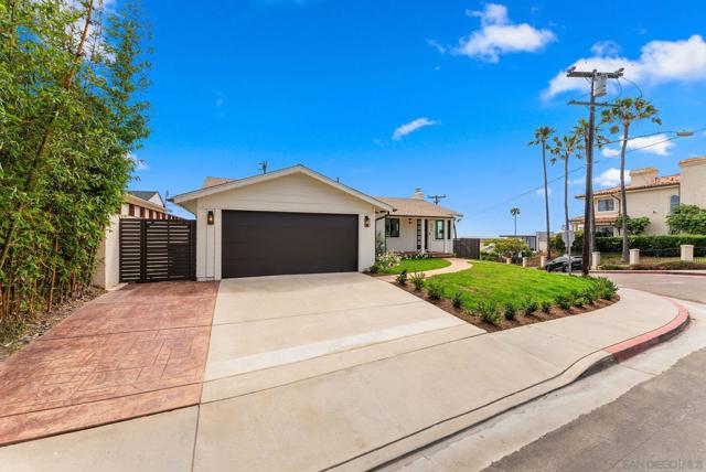 5576 Chelsea Ave, La Jolla CA: https://media.crmls.org/mediaz/34df9fe0-7289-4359-92cb-d76b394f642f.jpg