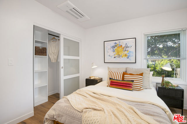 3744 Redwood Avenue, Los Angeles CA: https://media.crmls.org/mediaz/34e01698-e295-4840-92d3-f8c871defd72.jpg