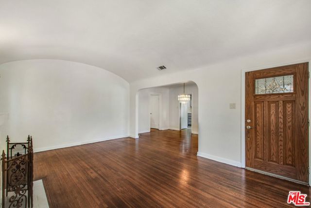 1558 Ellsmere Avenue, Los Angeles CA: https://media.crmls.org/mediaz/34e0737c-ecfd-49fc-be1a-55d9f2f8fb38.jpg