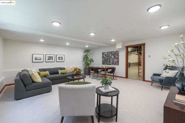 6890 Charing Cross Road, Berkeley CA: https://media.crmls.org/mediaz/34e092b2-c9d2-42ff-ad65-a0ce35e61b44.jpg