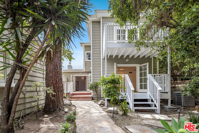 14235 Greenleaf Street, Sherman Oaks CA: https://media.crmls.org/mediaz/34e0a9c9-ea11-4545-a0a4-09ad1724c794.jpg