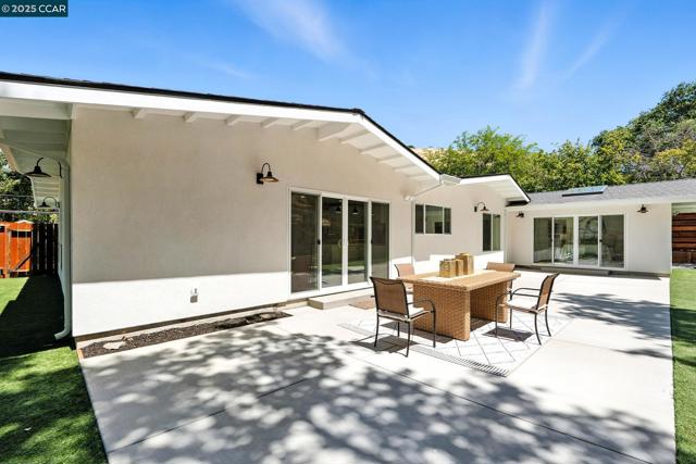 1717 Springbrook Rd, Lafayette CA: https://media.crmls.org/mediaz/34e0af34-7b9d-4ae4-8bb8-a23350ea2923.jpg