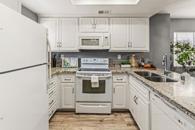 Detail Gallery Image 4 of 23 For 2240 Kings View Cir, Spring Valley,  CA 91977 - 2 Beds | 2/1 Baths