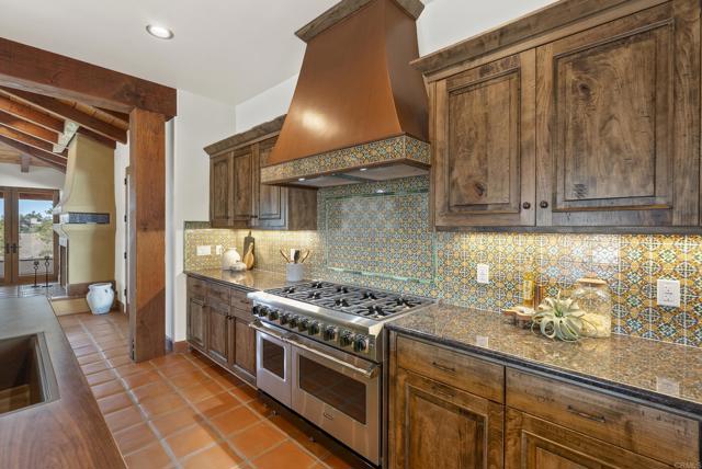 Detail Gallery Image 14 of 75 For 2525 Date Palm Ct, Vista,  CA 92084 - 3 Beds | 3/1 Baths